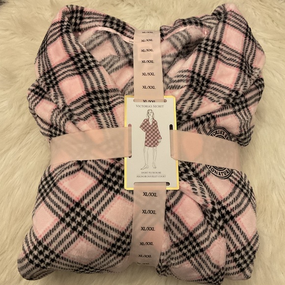 Victoria’s Secret Short Cozy Robe - Picture 4 of 6